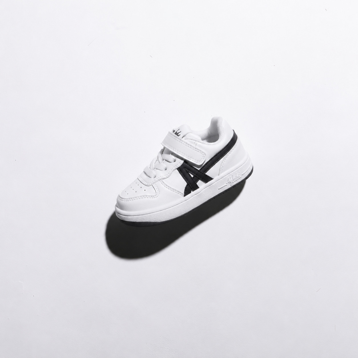 Wattles White/Black — Front